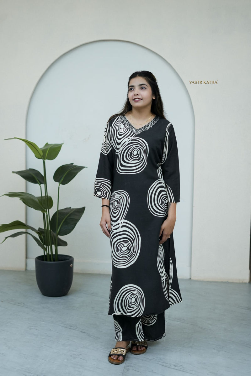 Black Abstract Print Kurta Set – Modern Statement Wear
