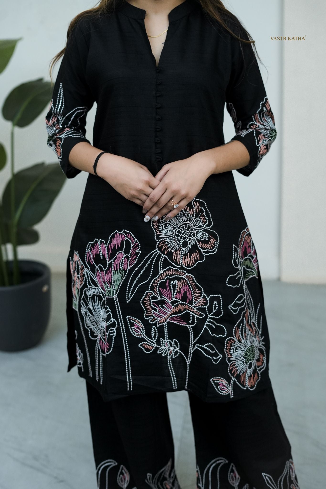 Black Floral Embroidered Kurta Set – Elegant Statement Wear