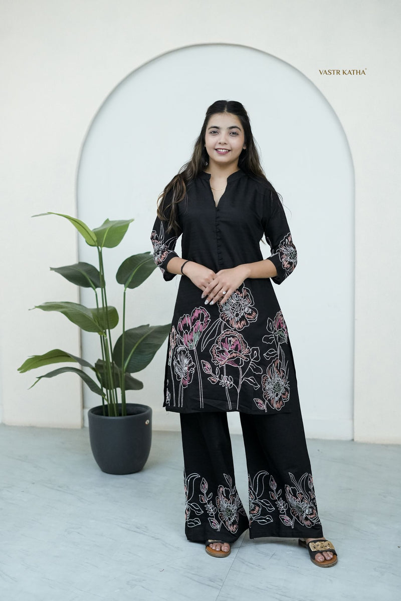 Black Floral Embroidered Kurta Set – Elegant Statement Wear