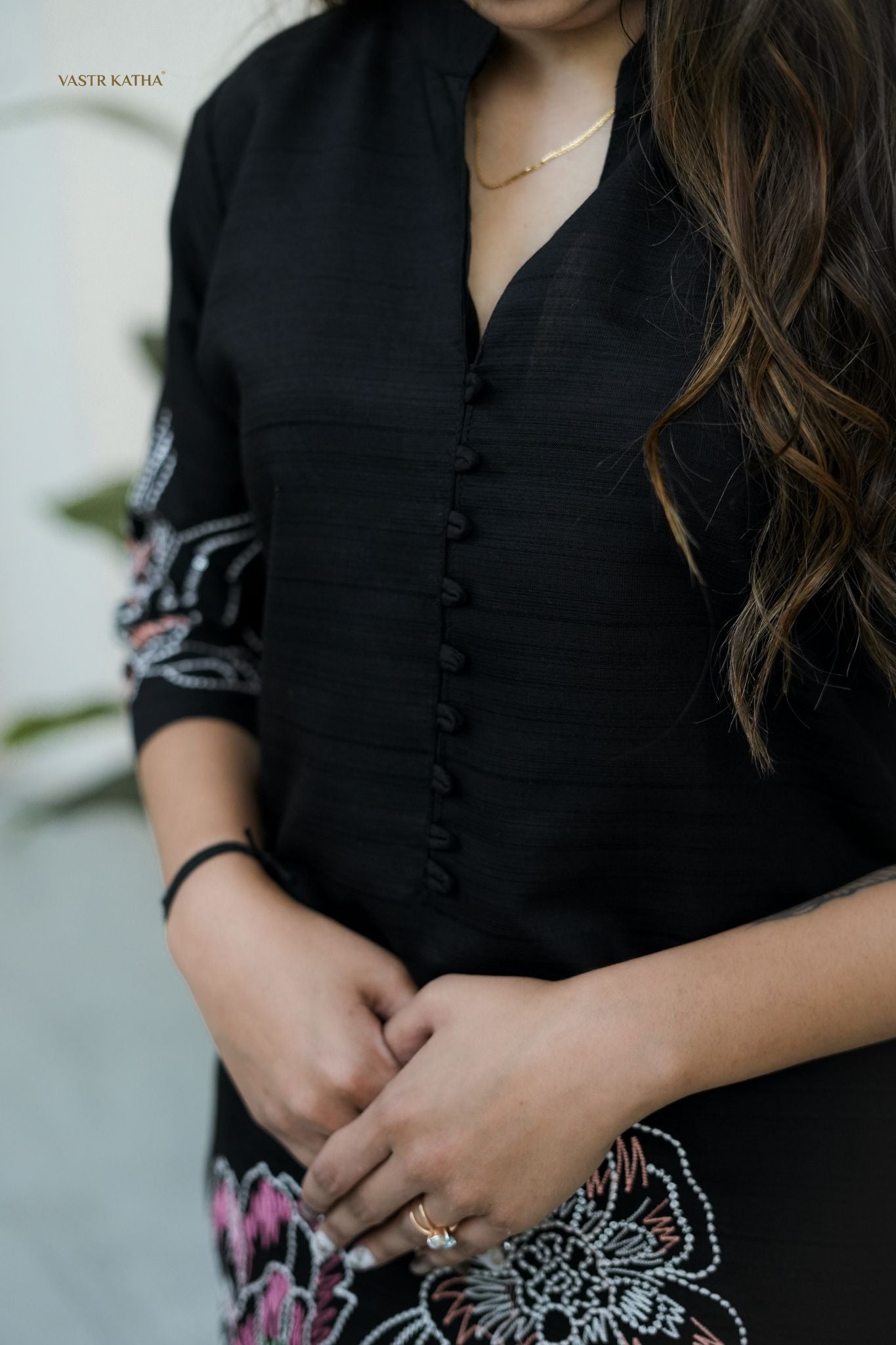 Black Floral Embroidered Kurta Set – Elegant Statement Wear
